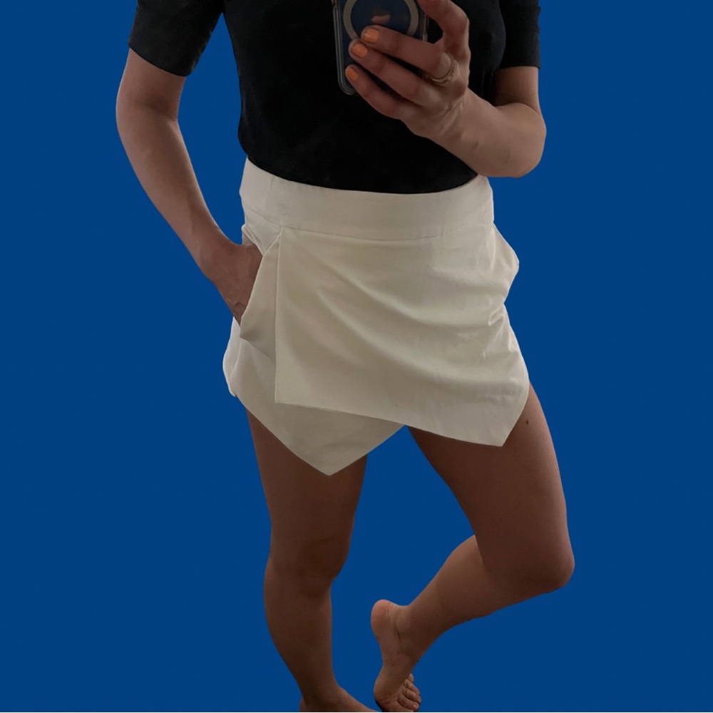 White skirt skirt jumper shorts